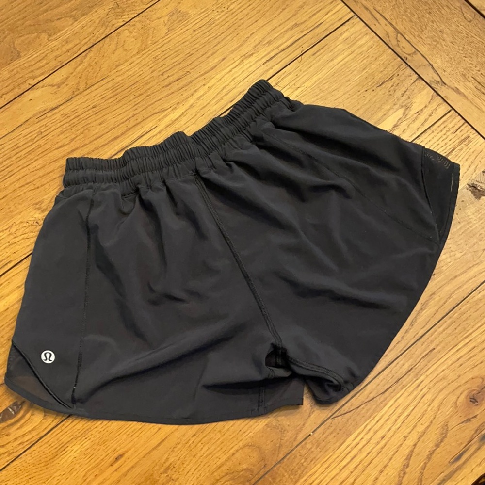 lululemon Hotty Hot shorts!! Size 4